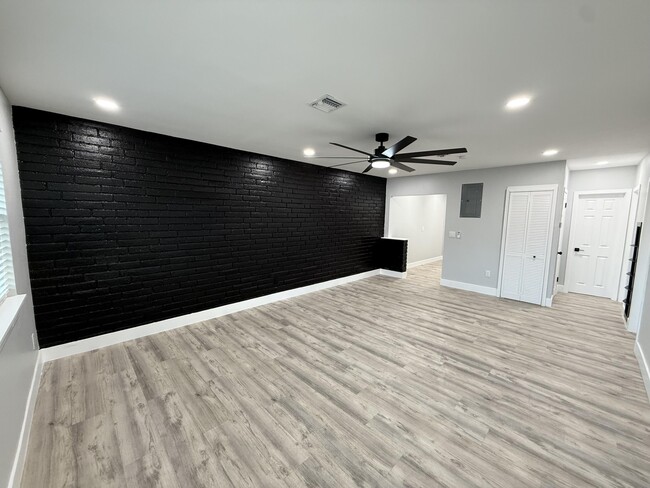 Photo - 120 SW 7th St