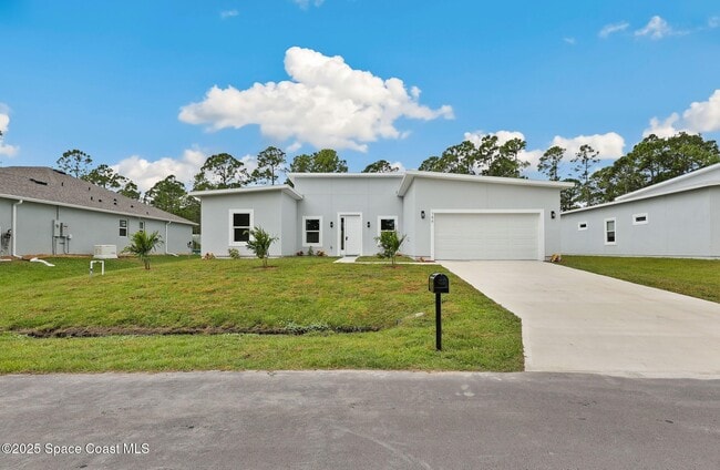 Photo - 746 Harriet Ave SW