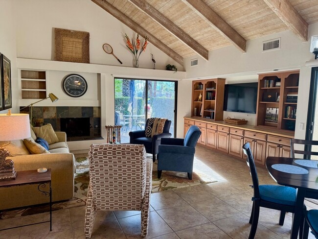 Building Photo - 310 Forest Hills Dr