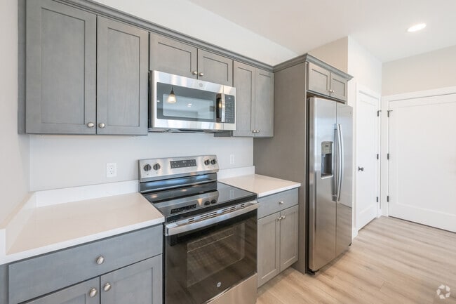 1 BR, 1 BA-900SF