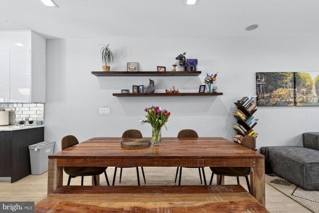 Photo - 722 E Thompson St