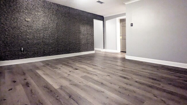 Spacious Living Room - 145 W Benson St Unit 1