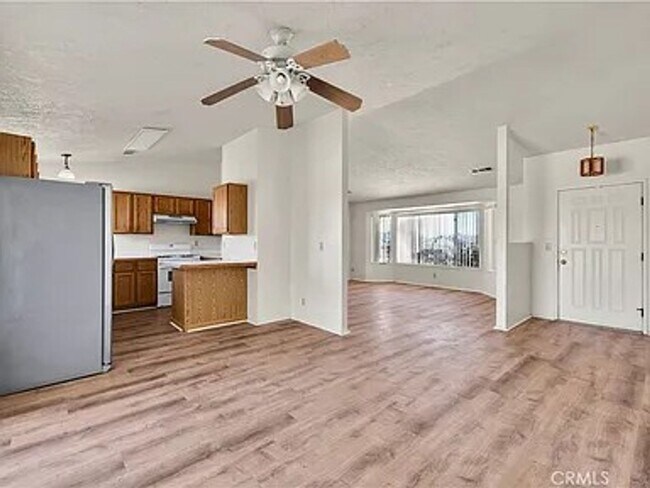 Photo - New Flooring & Ready for Move-in!