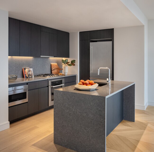 60 Wharf Dr Apartment Unit 2812 Brooklyn, NY