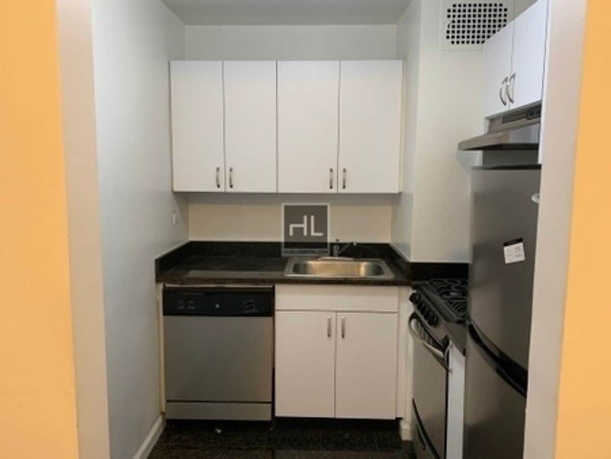 Photo - 5 AVENUE Unit 12B