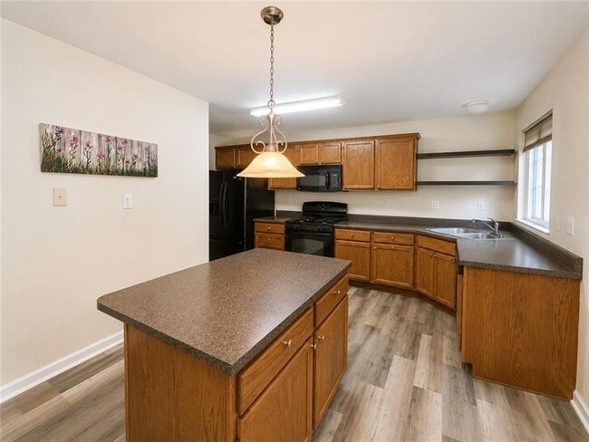 Photo - 122 Broadstone Dr