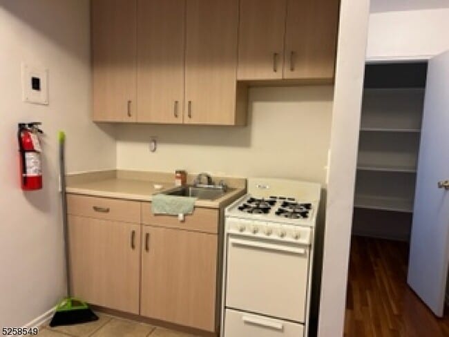123 Milligan Pl Unidad b
