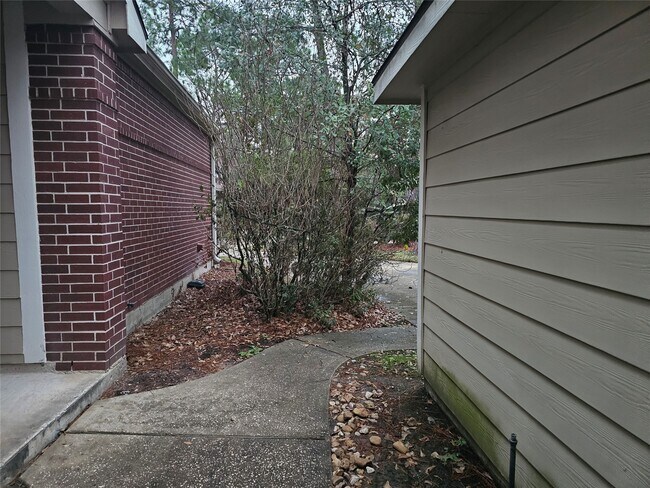 Photo - 35 S Avonlea Cir