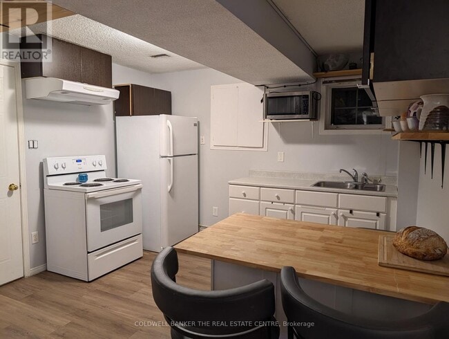 Photo - 64 Athabaska Rd