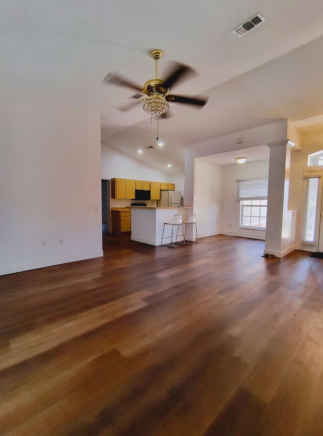 Photo - Beautiful 3 Bedroom 2 Bathroom Bungalow in...