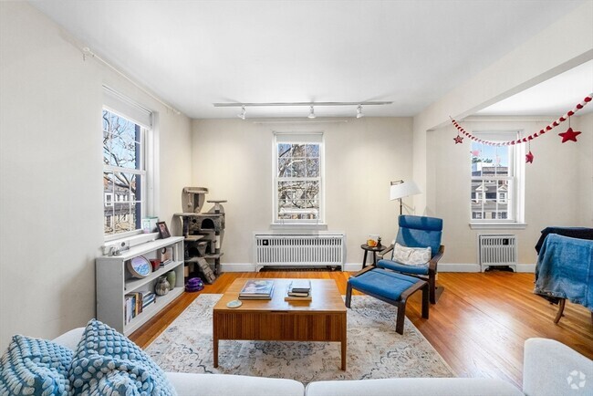 Building Photo - 1716 Cambridge St Unit 31 Rental