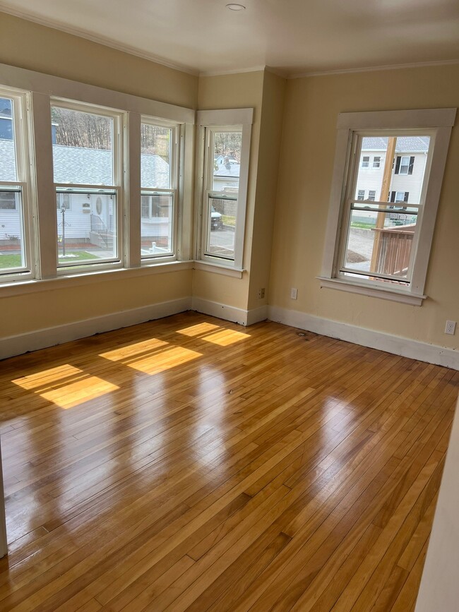 Photo - 205 Rollstone St Unidad 2R