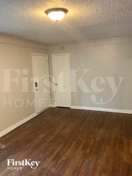 Photo - 817 Beechwood Ave SW
