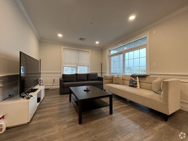 Building Photo - 320 Middlesex Ave Unit B201 Rental