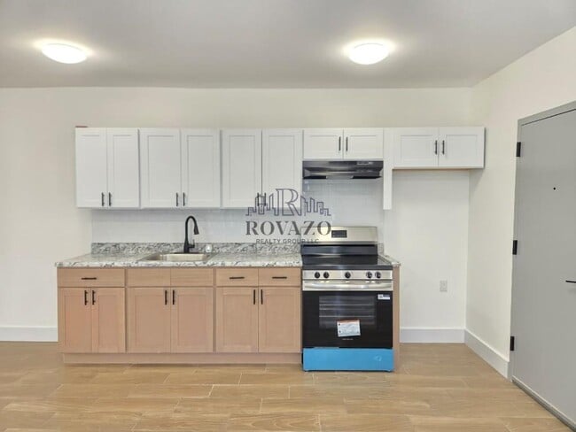 Building Photo - 634 15th Ave