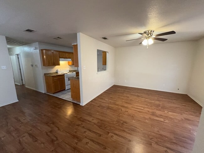 913 McDaniel Cir Unit 913 McDaniel Cir Unit A
