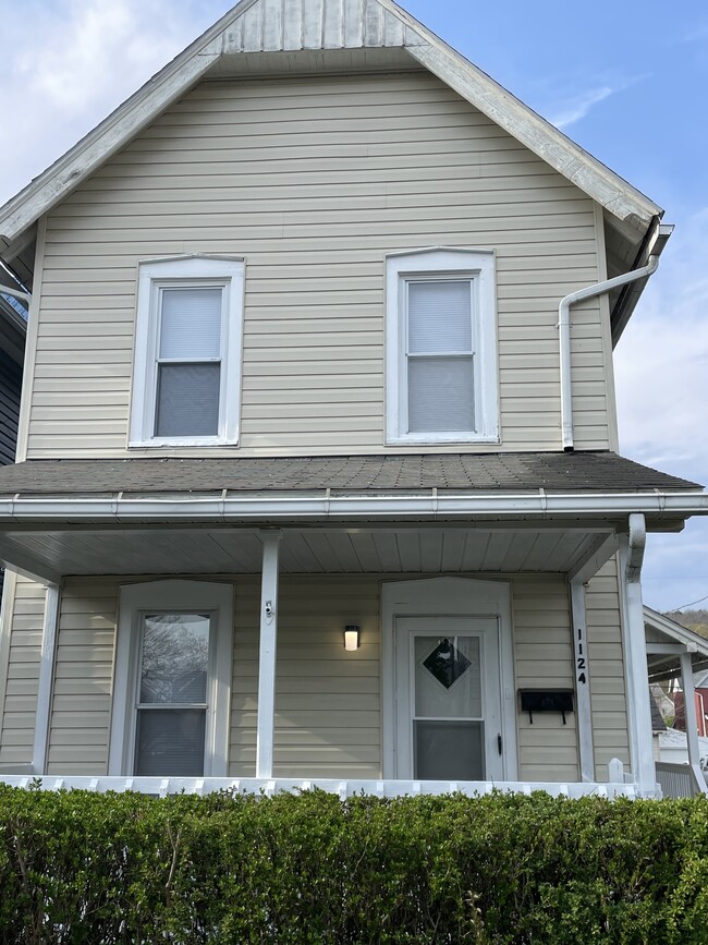 Building Photo - 1124 Isabella St