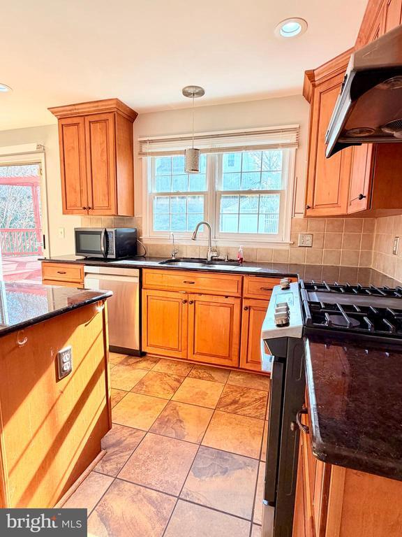 Photo - 33 Christopher Way