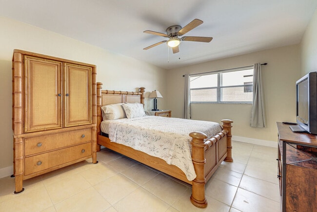 Photo - 1450 N Riverside Dr Unidad SI FL2-ID1580602P