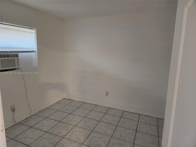 Photo - 2640 NW 2nd St Unidad 3