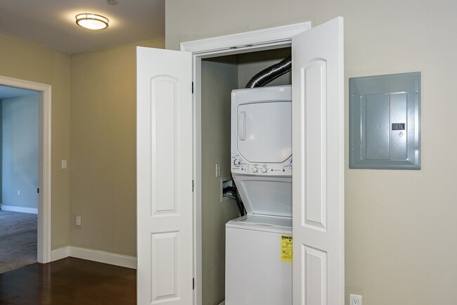 Photo - 11 W Broadway Unidad 602