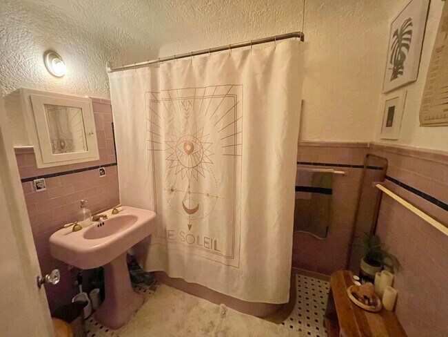 Photo - Art Deco Corner Unit Unit 208