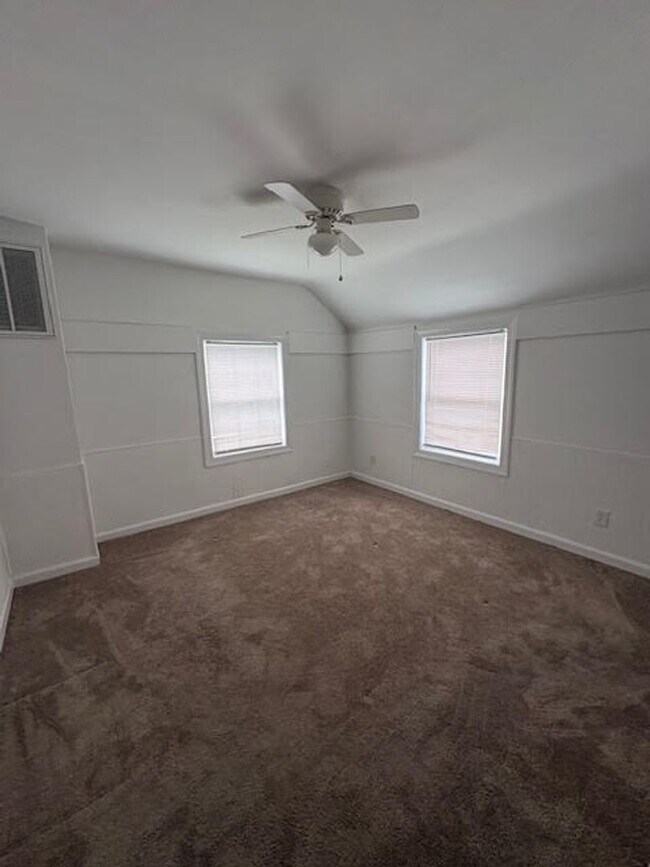 Photo - Three Bedroom 1.5 Bathroom House