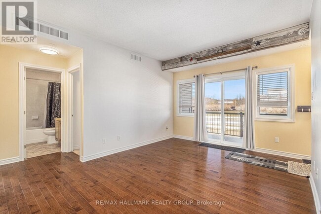 Photo - 920 White Alder Ave Unité F