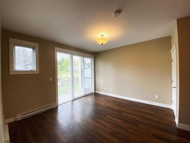 Photo - 2 bedroom in Kitimat BC V8C 2N9