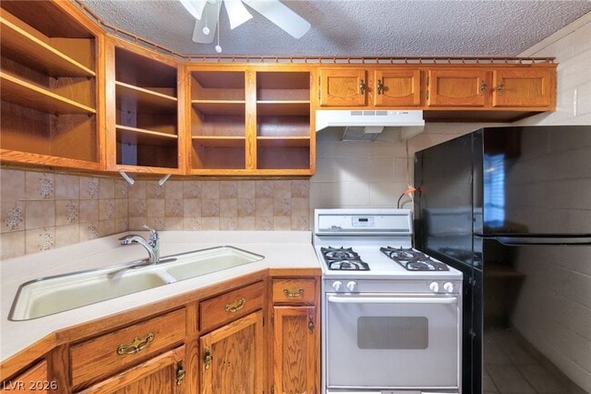 1816 Merze Ave