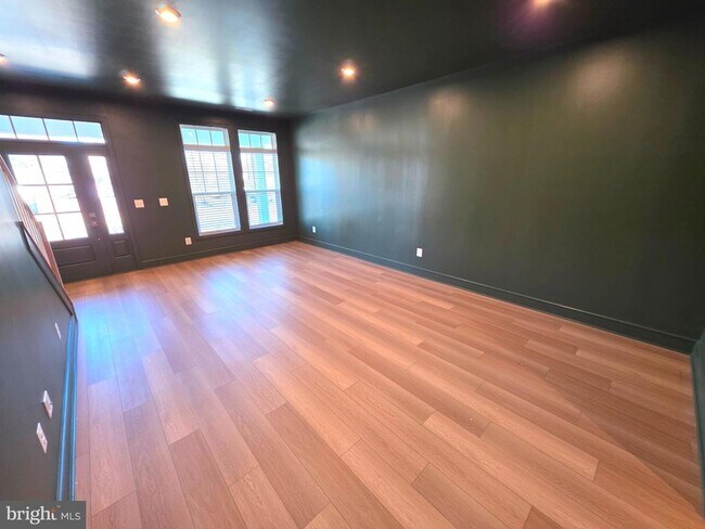 Photo - 4254 Frost St