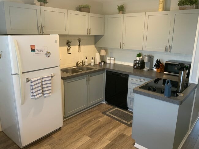 Full Kitchen - 5332 Balcones Dr Unit F