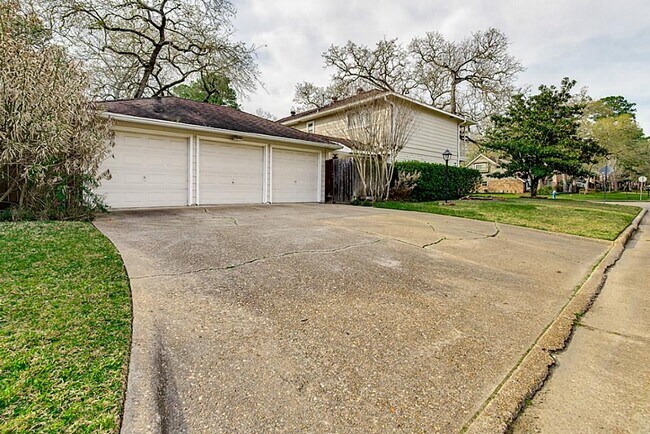 Photo - 15203 Camelback Ct
