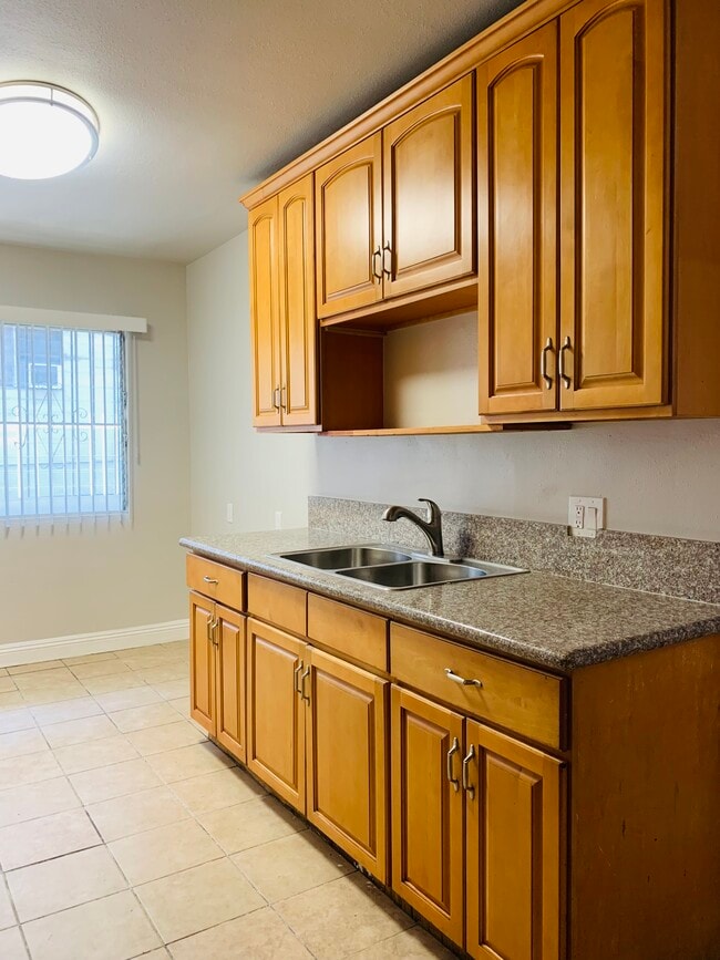 Photo - 4032 Stevely Ave