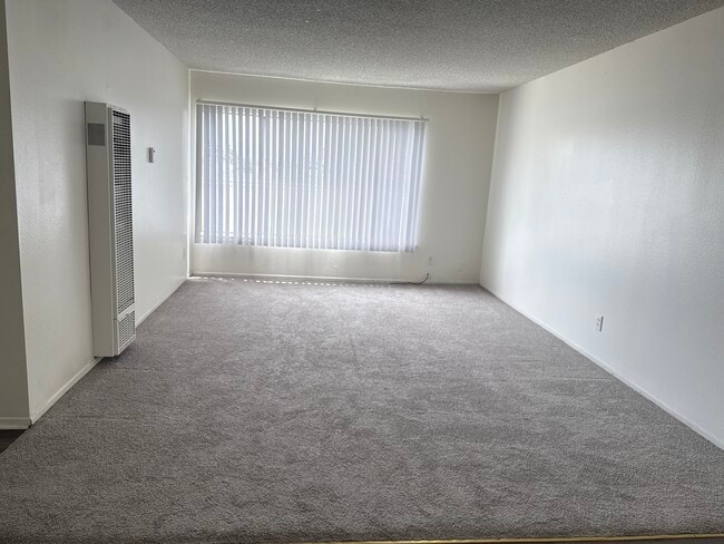 LIVING ROOM - 14106 Cerise Ave Apartamentos Unidad 3RD