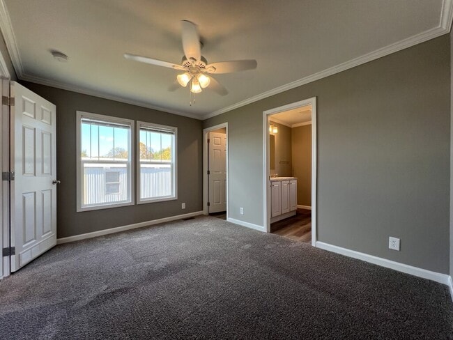 Photo - 215 Red Spruce Cir