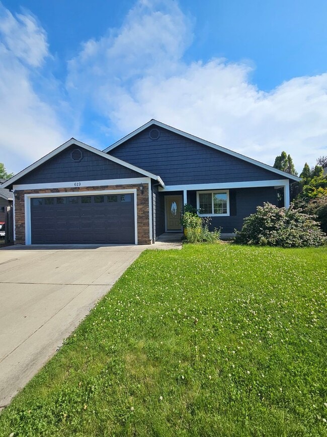 Beautiful Home near Schools and a Large Park! - Beautiful Home near Schools and a Large Park!