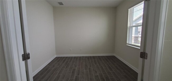Photo - 2077 Camden Loop