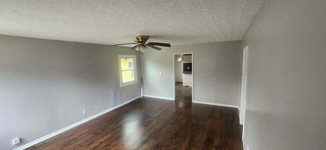 Photo - 17001 Lipton Ave