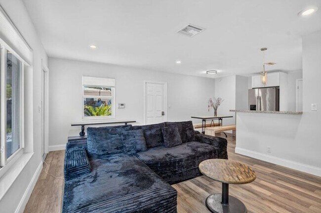 Photo - 155 NE 20th St