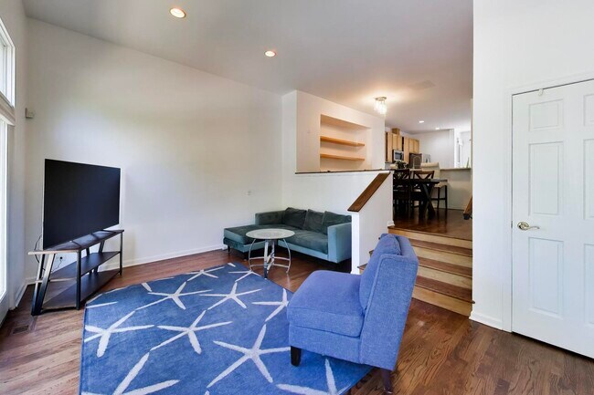 Photo - 1225 W Lexington St