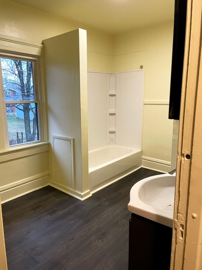 Photo - 889 N Main St Unidad #3