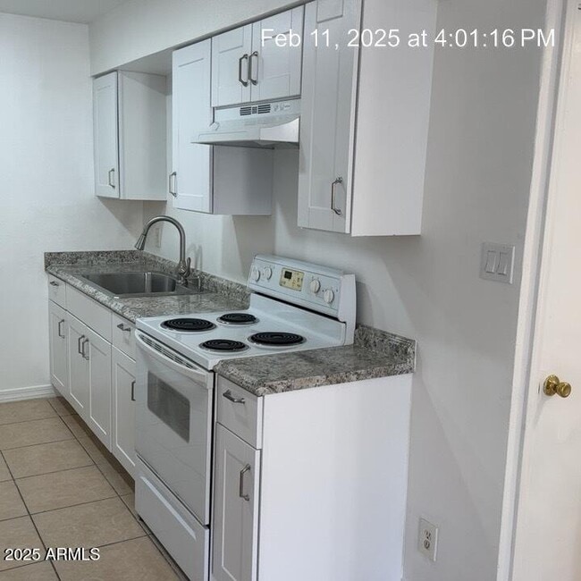 Photo - 2028 W Cactus Rd Unidad B