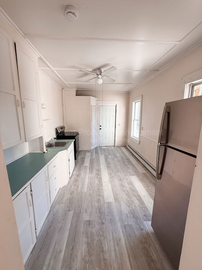 Building Photo - 22 Gold St Unit 3