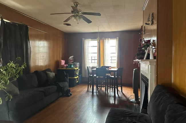 Photo - 1704 Robinson St