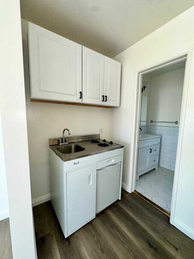 Photo - 2280 S Barrington Ave Unit 4