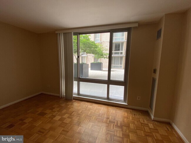 Photo - 950 25th St NW Unit 125-N