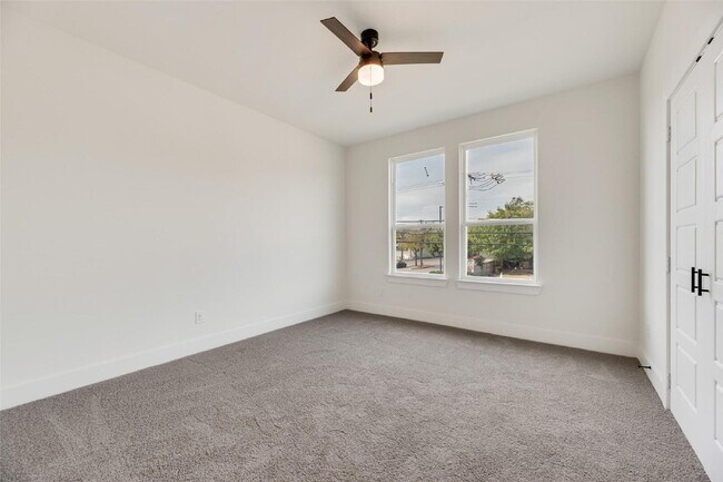 Photo - 2330 Fairfax Dr
