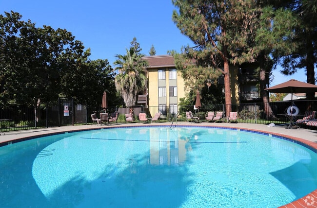 Building Photo - Meadow Wood Rental