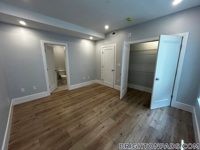 Photo - 124 Kenrick St Unidad 7
